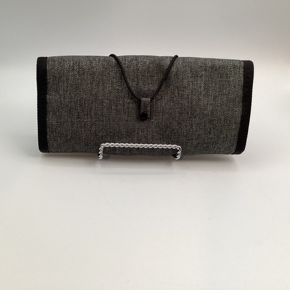 Folio Digital Storage Bag Electronic Accessories Charger Cable Organizer NWT - Picture 2 of 5